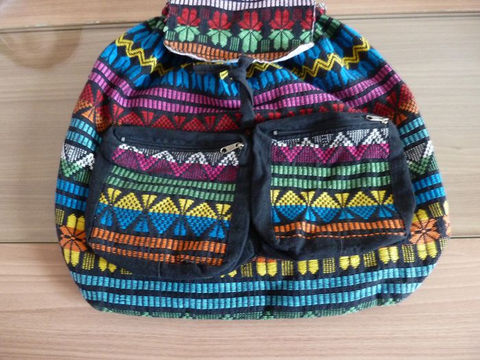 sac à dos en tissu multicolore