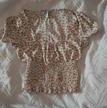 Haut femmes fleuri