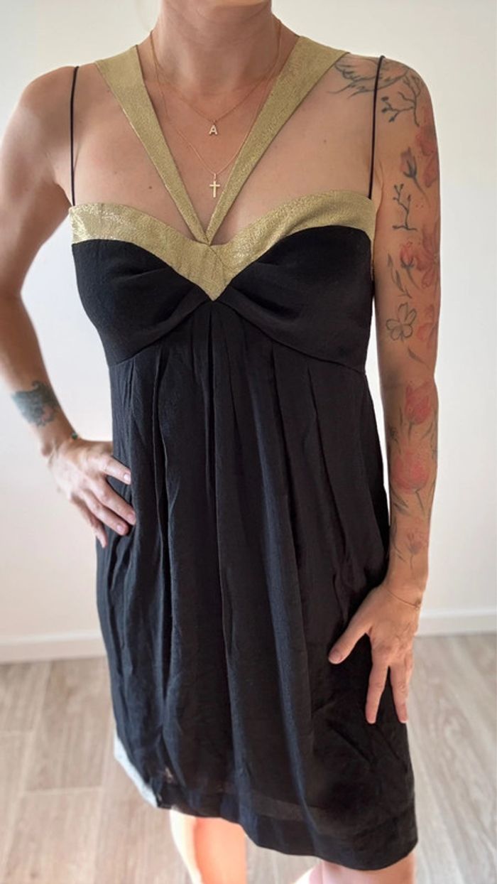 Robe chic Sandro noir et dorée taille 1 en parfait état - photo numéro 4