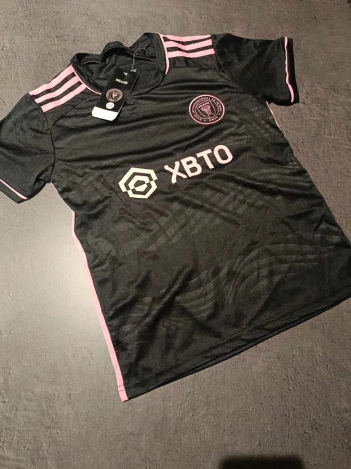 Tenue football Léo Messi Inter Miami noir/rose. T.24 - photo numéro 2