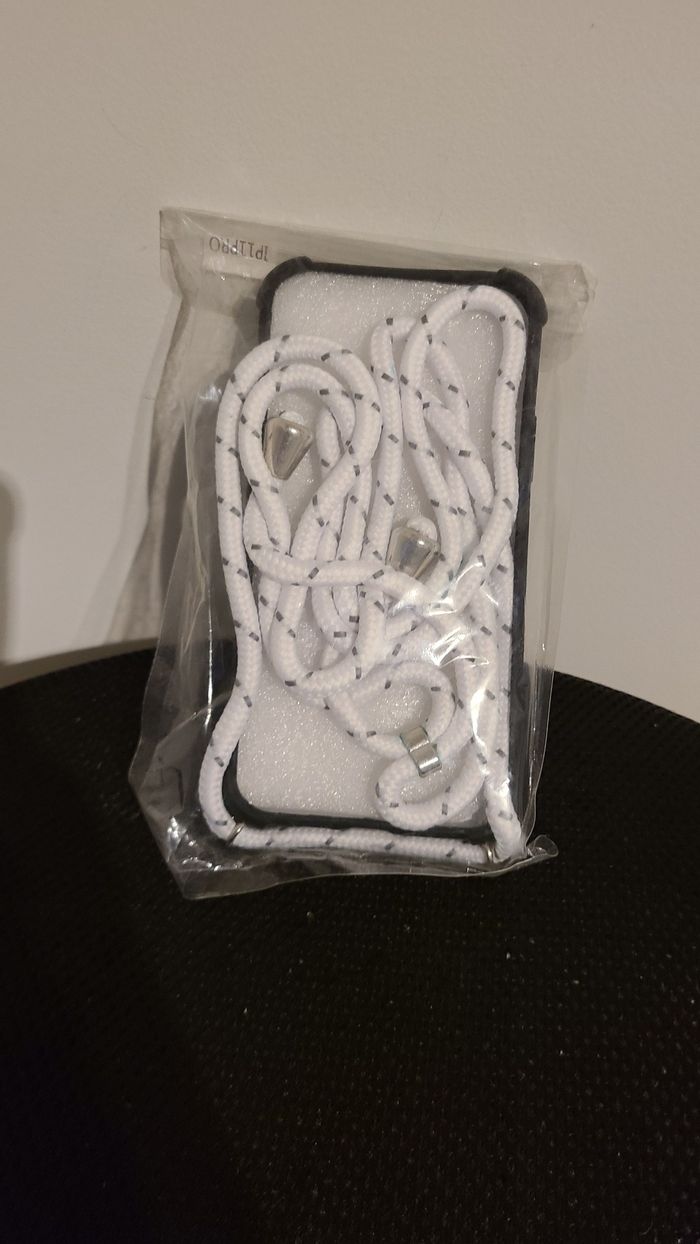 Coque cordon IP11 pro - photo numéro 3