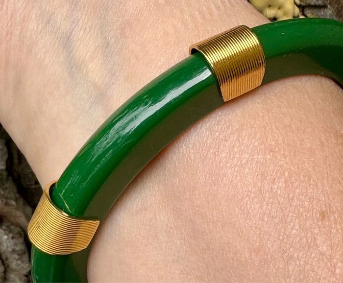 Jonc plat épais résine verte et acier inoxydable or 6,5 cm de diamètre mile Mila - photo numéro 8