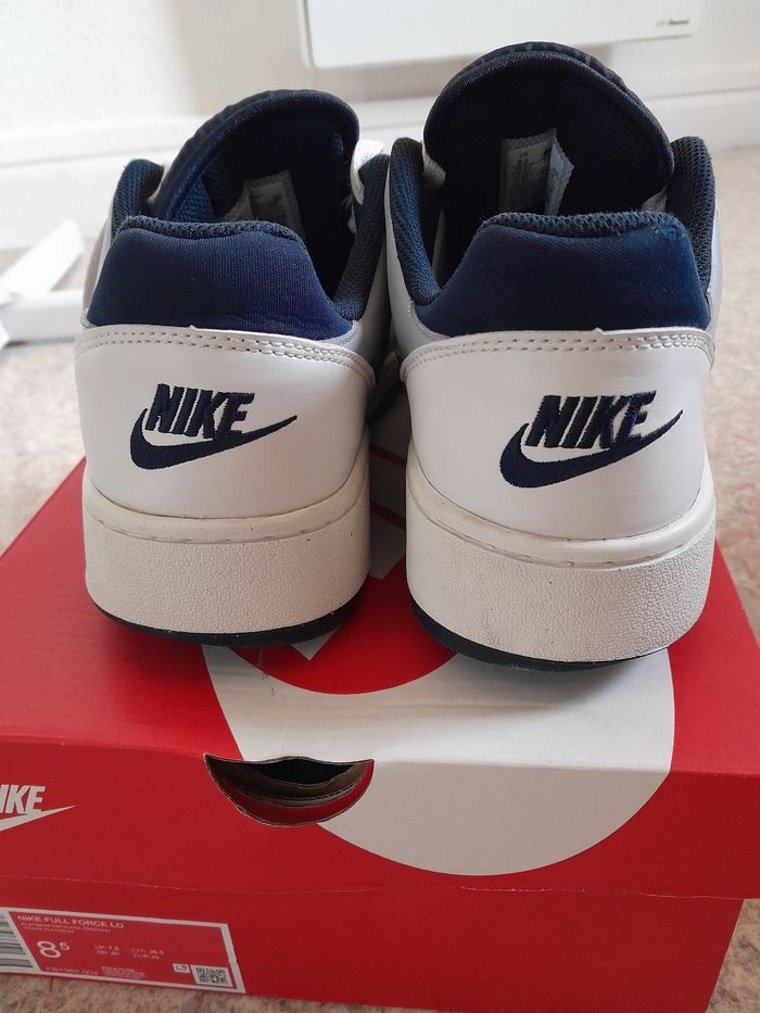 Paire de baskets Nike- Pointure 42 - photo numéro 2