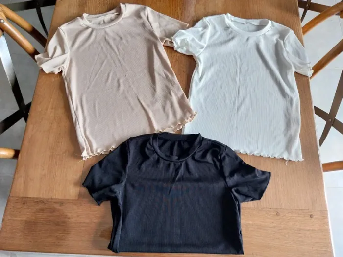 Lot 3 T shirts MC côtelés 9 10 ans