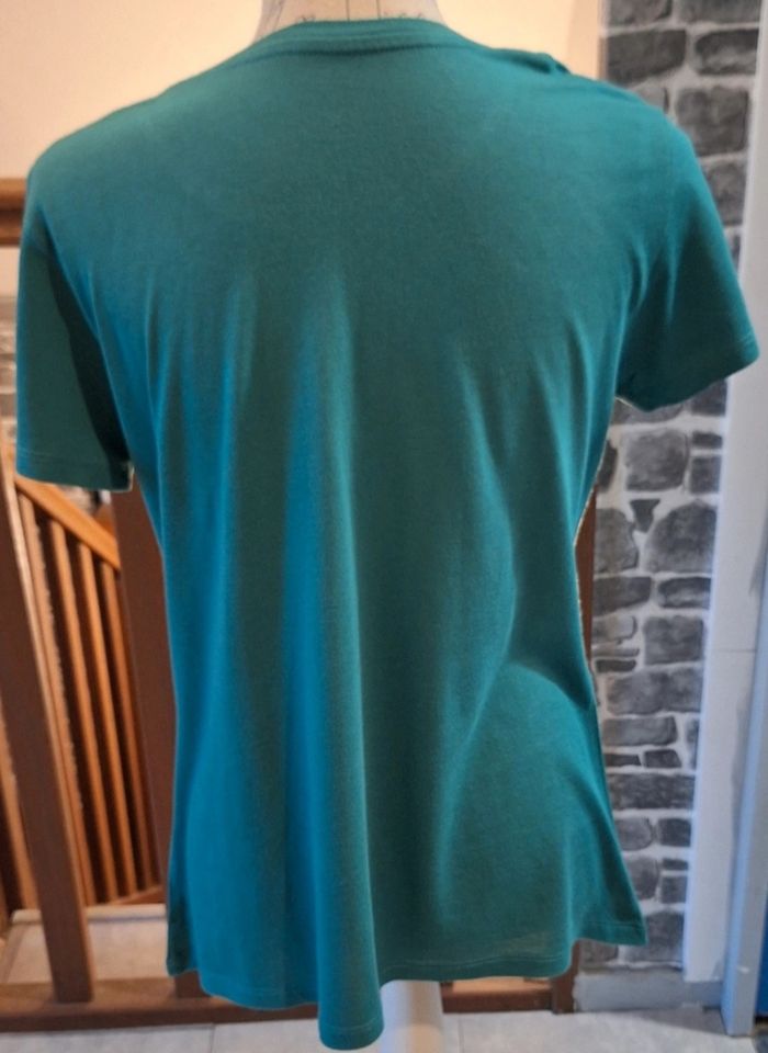 Tee-shirt vert avec une poche à la poitrine - photo numéro 5