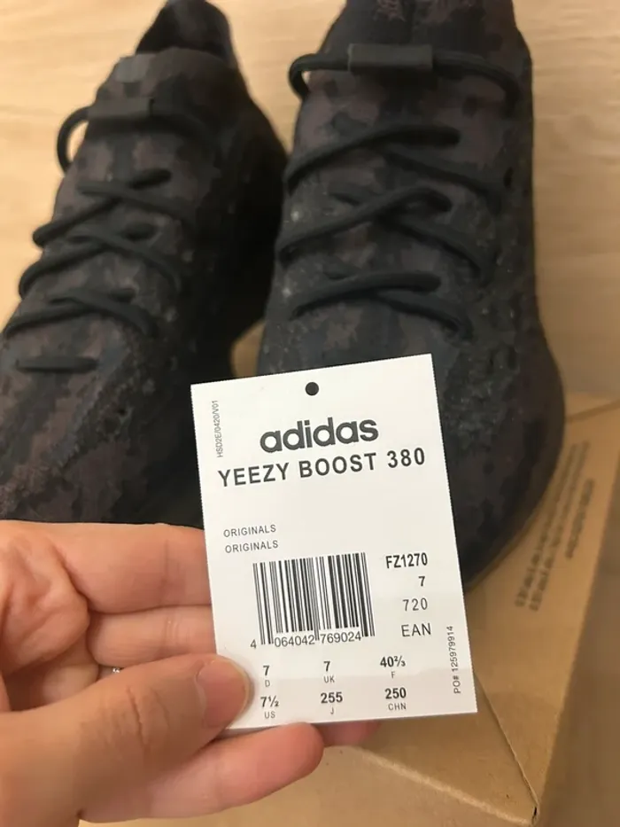 Yeezy Boost 40 2/3 comme neuve - photo numéro 5