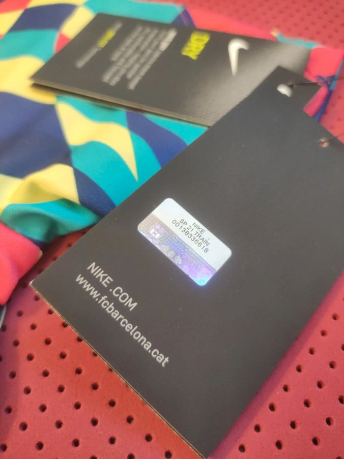 Maillot de foot FC Barcelone, Nike Authentique Officiel taille Femme XS, Neuf - photo numéro 4