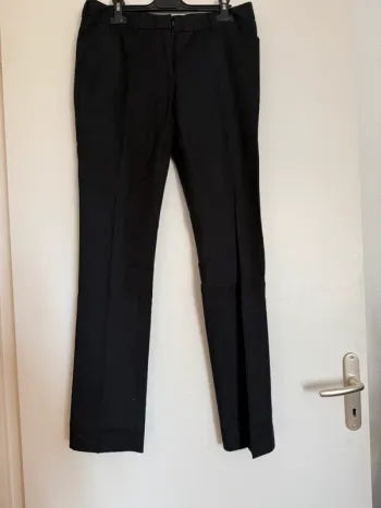 Pantalon noir ajusté en très bon état fred perry taille 36