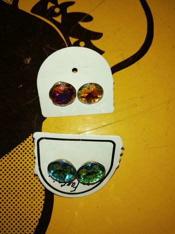 2 paires de boucles d'oreille