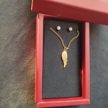 Collier pendentif et boucles d'oreilles doré strass Neuf