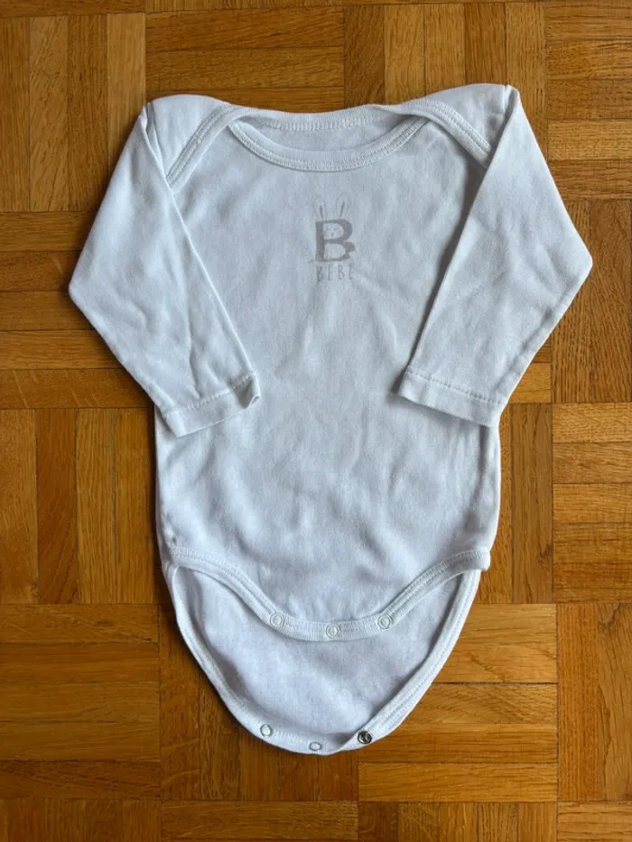 Lot de 3 bodies manches longues 6 mois très bon état - photo numéro 2