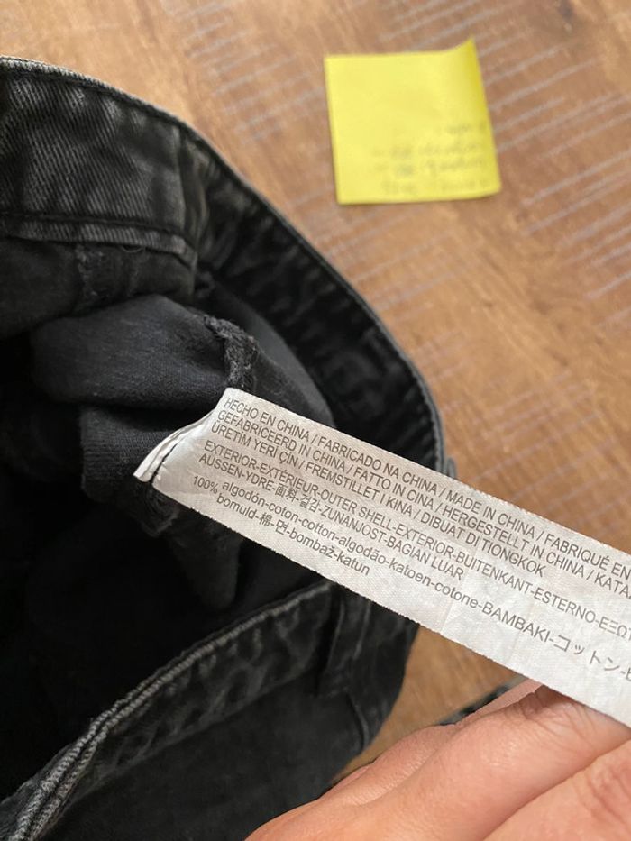 Jupe noire en jean boutonnée - Taille 36 - Très bon état- Stradivarius - photo numéro 5