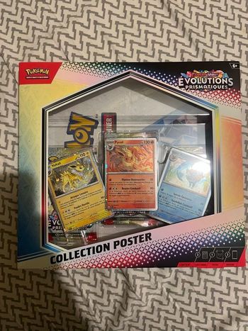 Coffret poster évolutions prismatiques EV8.5 Pokémon 
