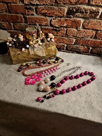 Lot de colliers rose noir gris