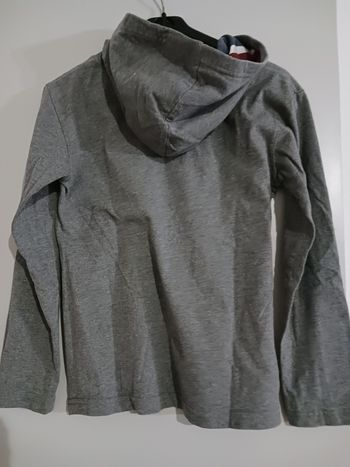 tee-shirt à capuche