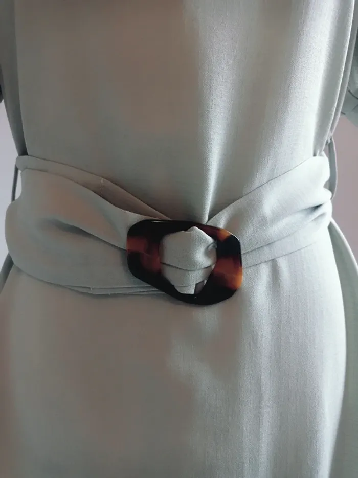 Magnifique robe vert amande vert d'eau avec ceinture intégrée boucle écaille de tortue T.M Shein - photo numéro 3
