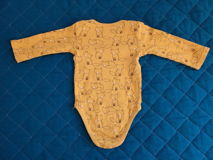 Lot de 5 bodies 9 mois - photo numéro 6