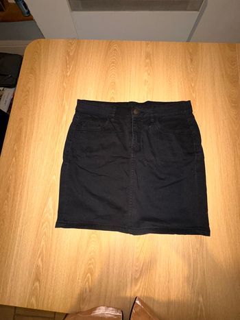 Jupe femme en jean noir – coupe droite
