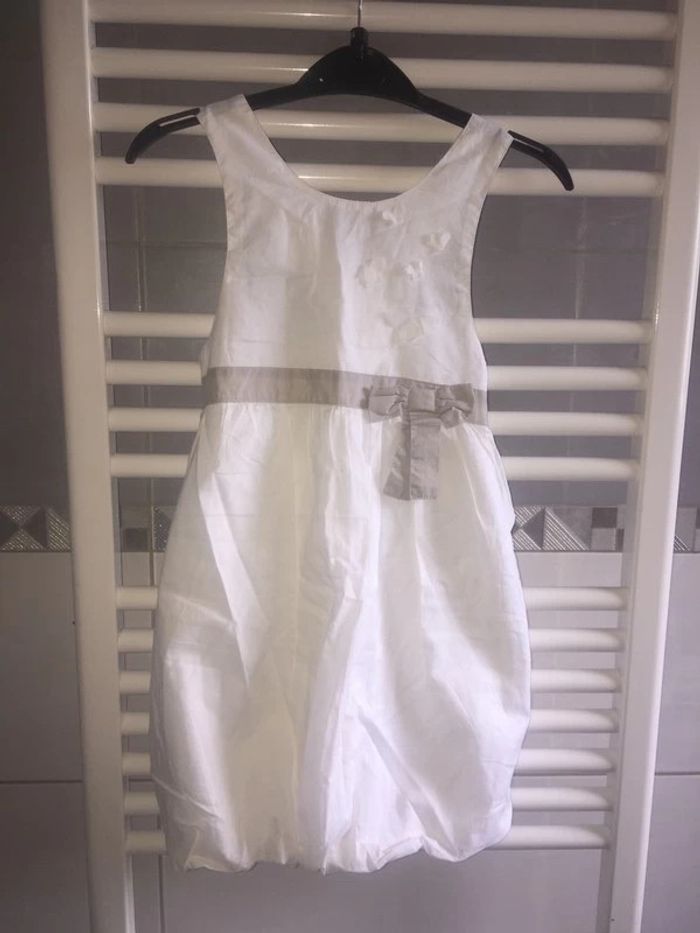 Robe Kidkanai blanche 5 ans en tbe à 5 euros