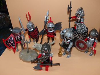 Lot playmobils chevaliers tribaux en armes