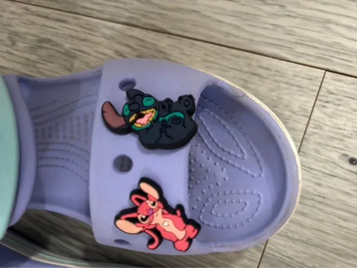Sandales crocs stitch 33/34 - photo numéro 4