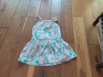 Robe blanche motifs fleurs