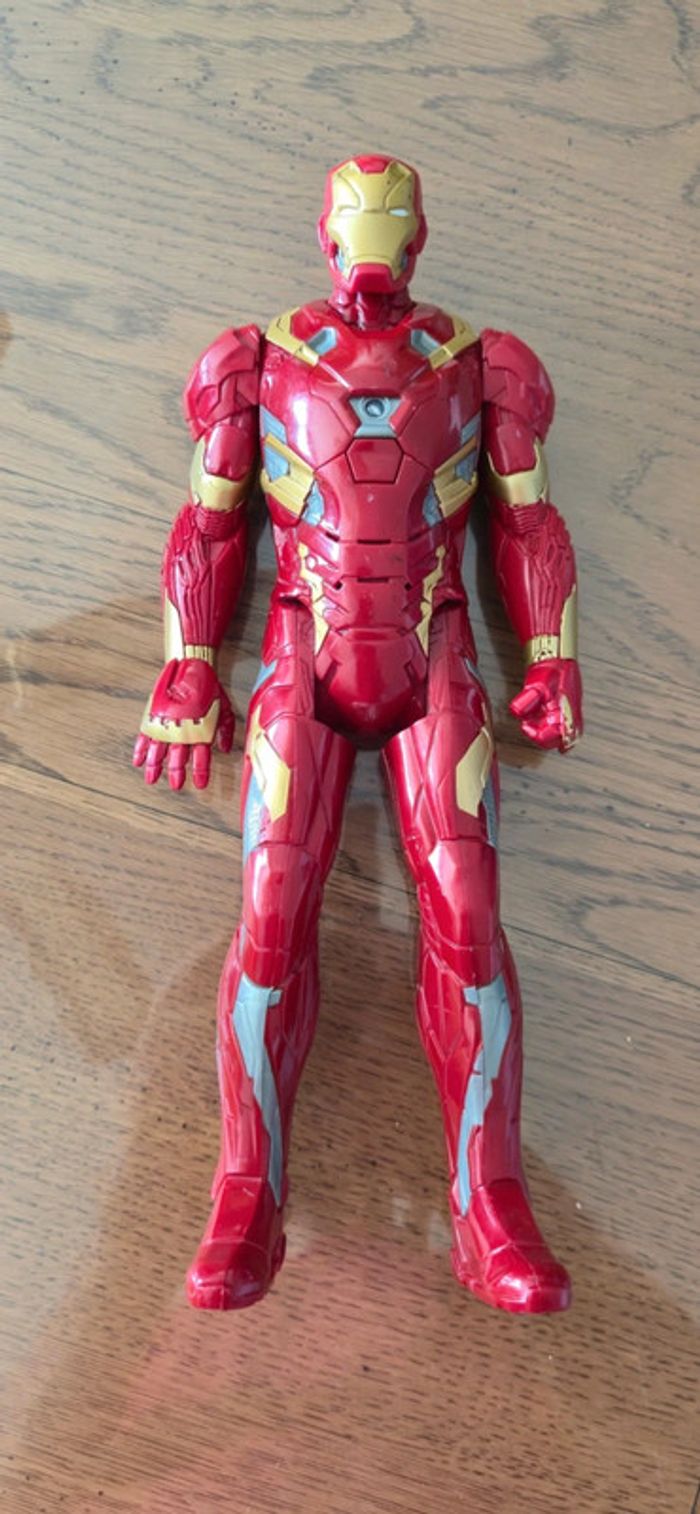 Figurine iron man