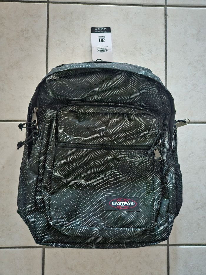 Sac à dos neuf avec étiquette
34 L
Marque eastpak