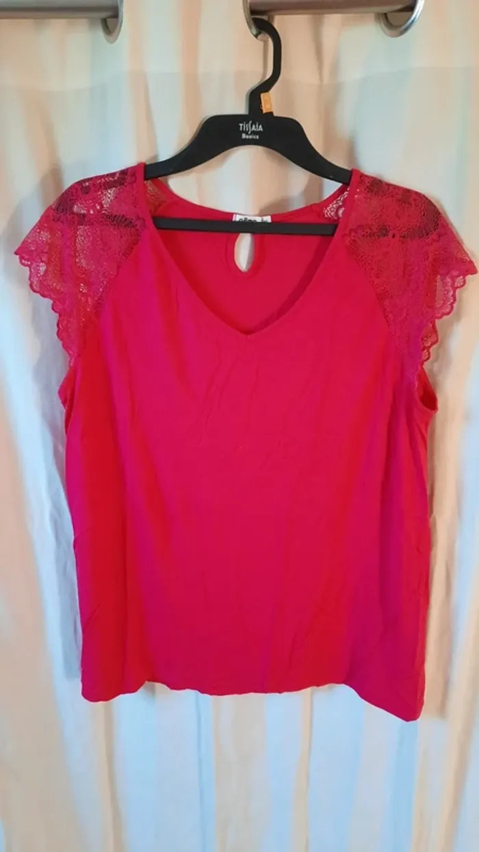 T-shirt manches dentelles