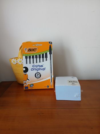 Neuf/Papeterie: Bic cristal 8 Stylos encre noire+ Cube bloc-notes