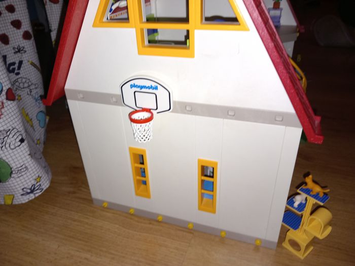 Maison playmobil avec accessoires et personnages - photo numéro 2
