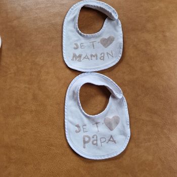 Lot 2 bavoirs je t aime papa je t aime maman