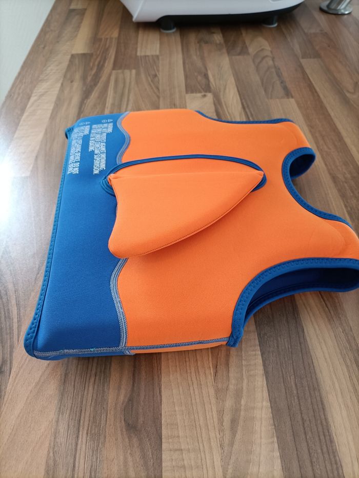 Gilet flottaison requin bleu et orange 15-18 kg - photo numéro 6