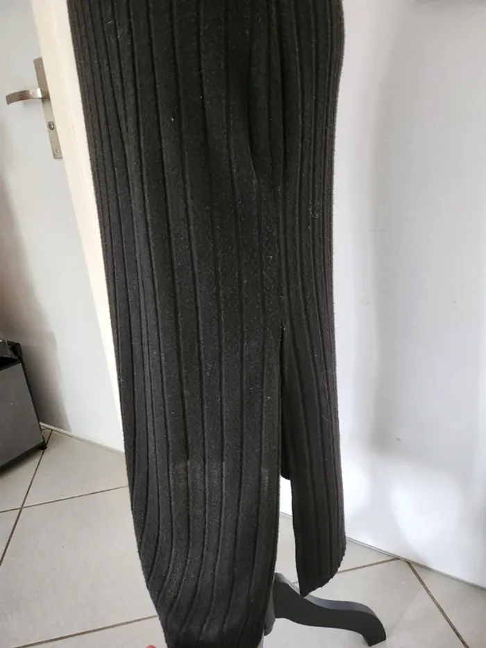 Très Jolie Jupe Élastique côtelée noire de taille unique - photo numéro 4