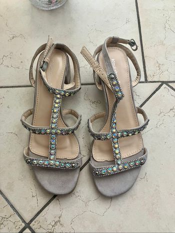 Chaussures à petits talons avec strass T.40