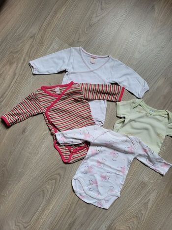 Lot 4 bodies 3 mois 60 cm