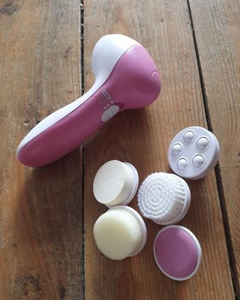 Brosse électrique pour le visage