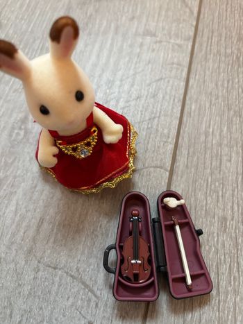 Sylvanian - lapin, violoncelliste