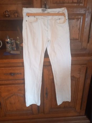 Jeans longueur 106 cm.