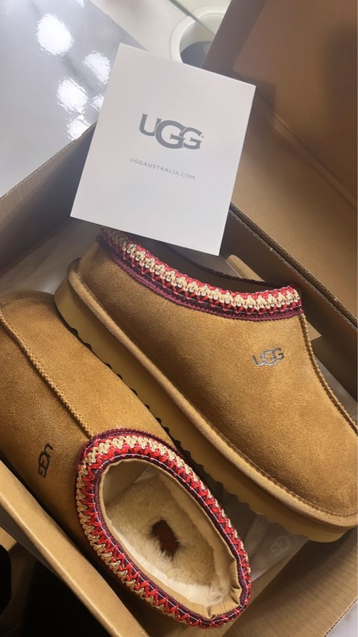 UGG tasman marron