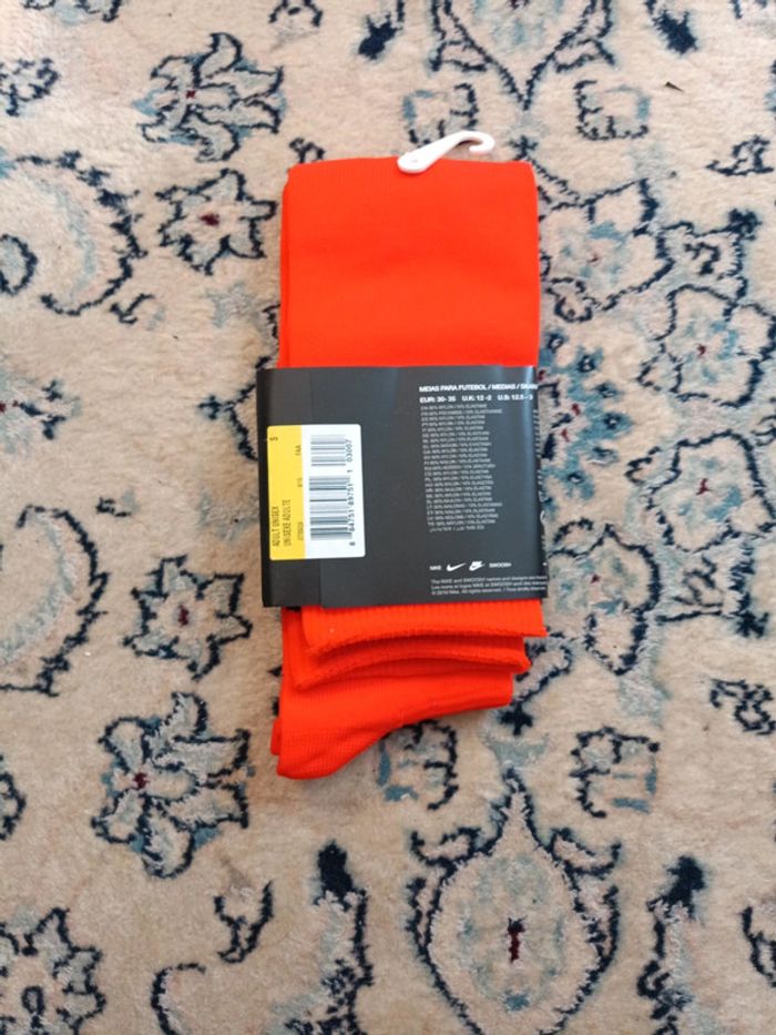 Chaussettes de foot Nike équipe Pays-Bas taille 30/35 authentique neuf - photo numéro 2