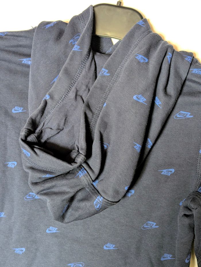 Sweat Nike Bleu Foncé Capuche Petits Logos Marque Vêtement Tendance Mode Enfants - photo numéro 5
