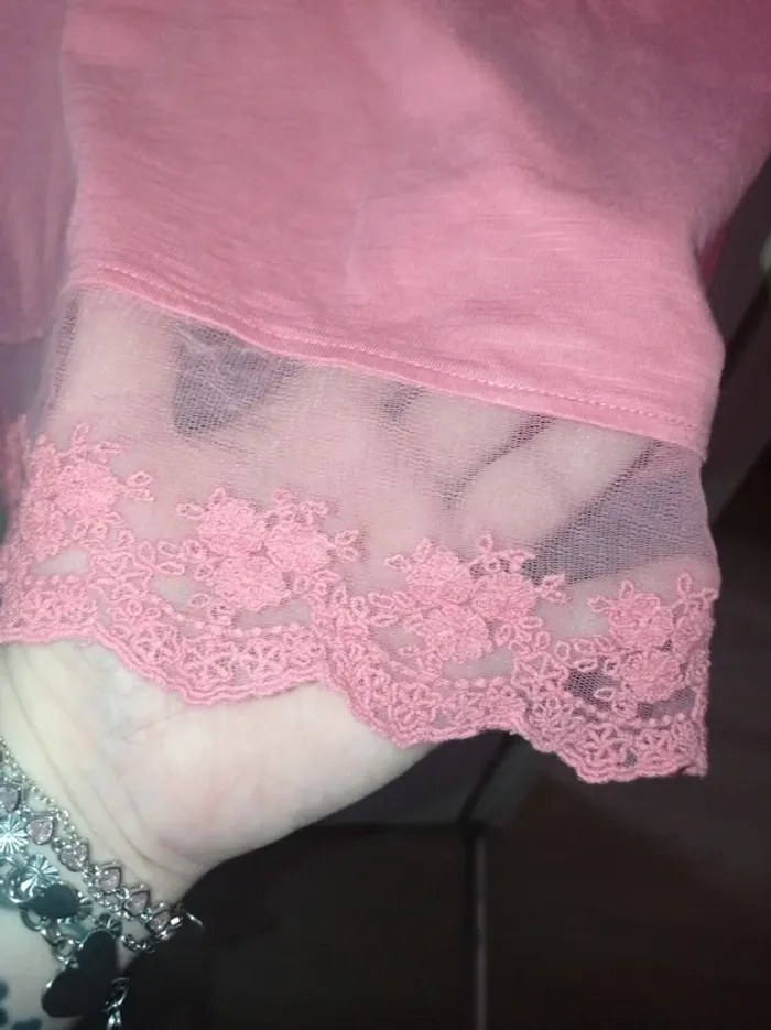 T-shirt sans manche rose avec dentelle - photo numéro 2