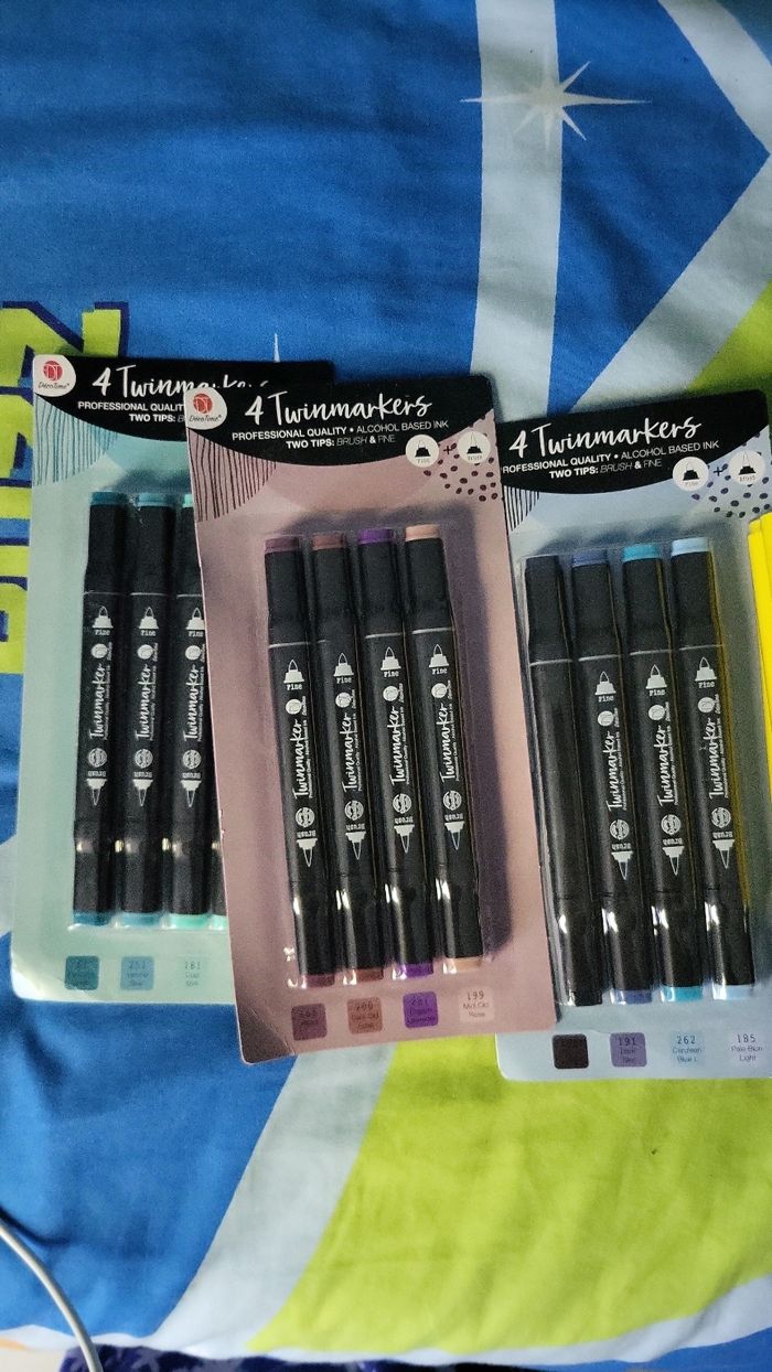 Je vends lot de feutres, lot de 3 packs sous blister 

De bonne qualité, les couleurs sont incroyables

Quantité : 3 packs 

Prix : 15 euros 

Remise en main propre a Rueil-Malmaison (place besche)