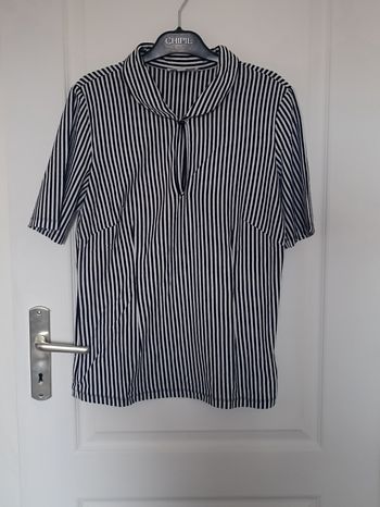 T shirt pin up
