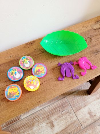Lot de 5 toupies + jeu grenouille