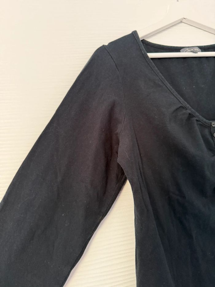 Haut t-shirt à manches longues 3/4 fluide noir uni simple basique col V décolleté avec boutons - photo numéro 2