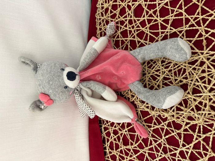 Doudou plat lapin gris rose pois TEX