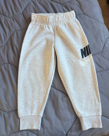 Lot 2 joggings Nike