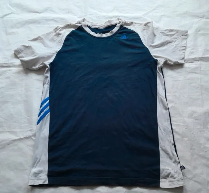Tee shirt homme blanc et bleu Addidas taille M logo brodé - photo numéro 1
